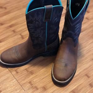 Woman’s Ariat boots size 8.5